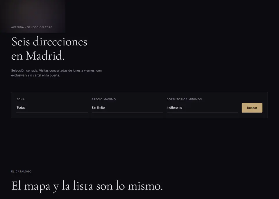Avenida — Inmobiliaria de lujo con recorrido en primera persona y fichas que se acoplan al mapa.