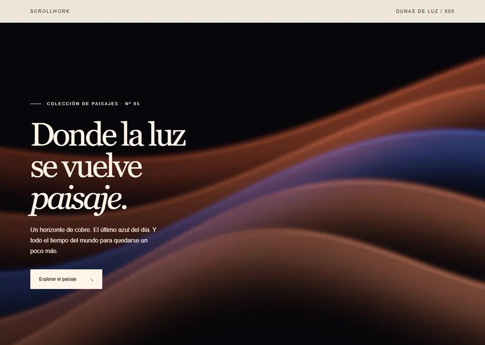 Dunas de Luz — Cinco laderas de cobre y una de azul que respiran a ritmos que no coinciden nunca, detrás de un texto que se lee a 7.2:1.