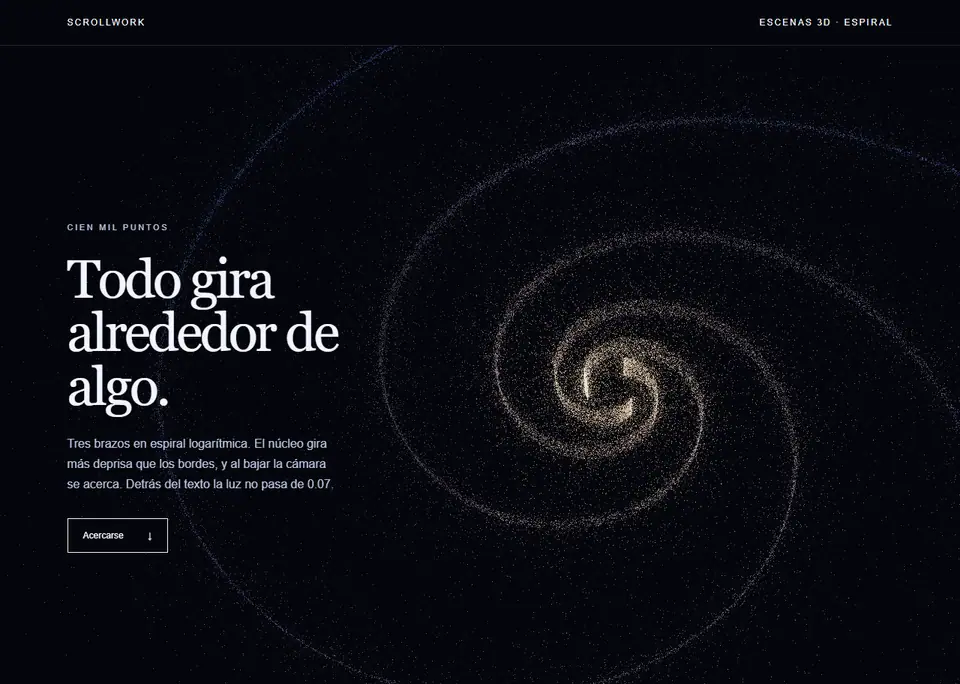 Espiral — Galaxia de cien mil puntos en tres brazos que giran a distinta velocidad; la cámara se acerca con el scroll.
