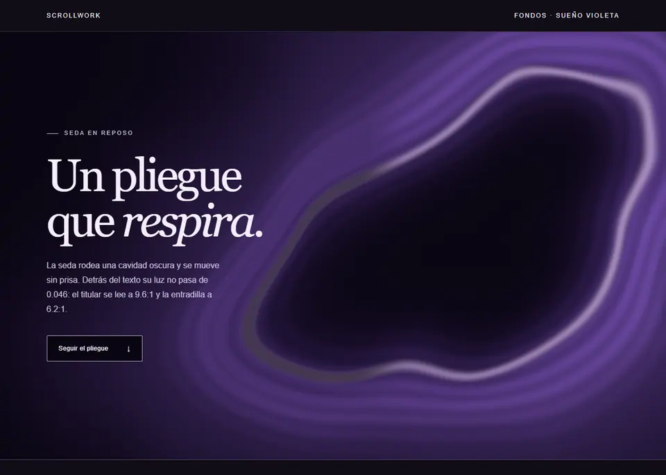 Sueño Violeta — Un pliegue de seda violeta alrededor de una cavidad oscura, que respira sin pedir atención.